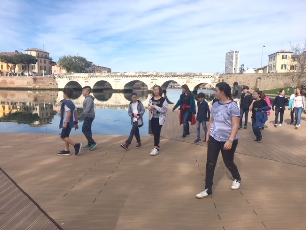 Gli alunni al parco Ponte di Tiberio